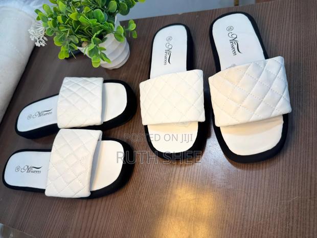 Zara Sandles - main view