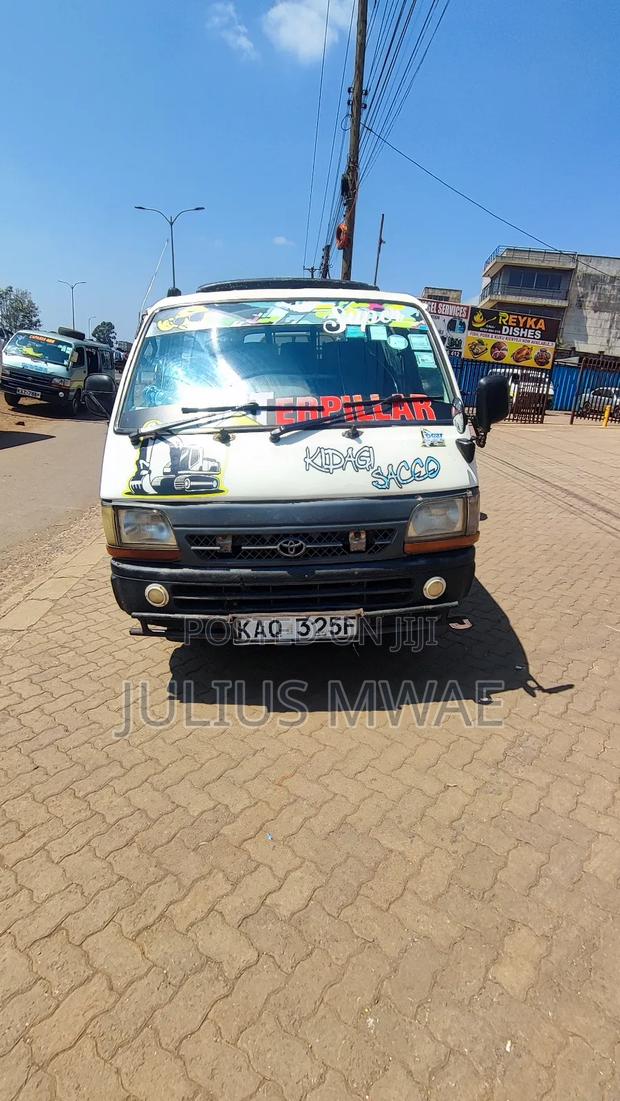 Toyota HiAce 2005 White