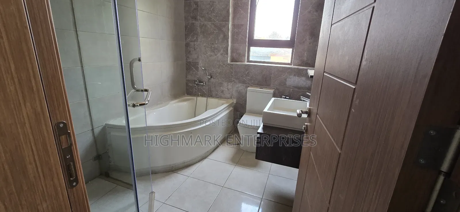 3bdrm Apartment in Kilimani, Hurlingham for sale