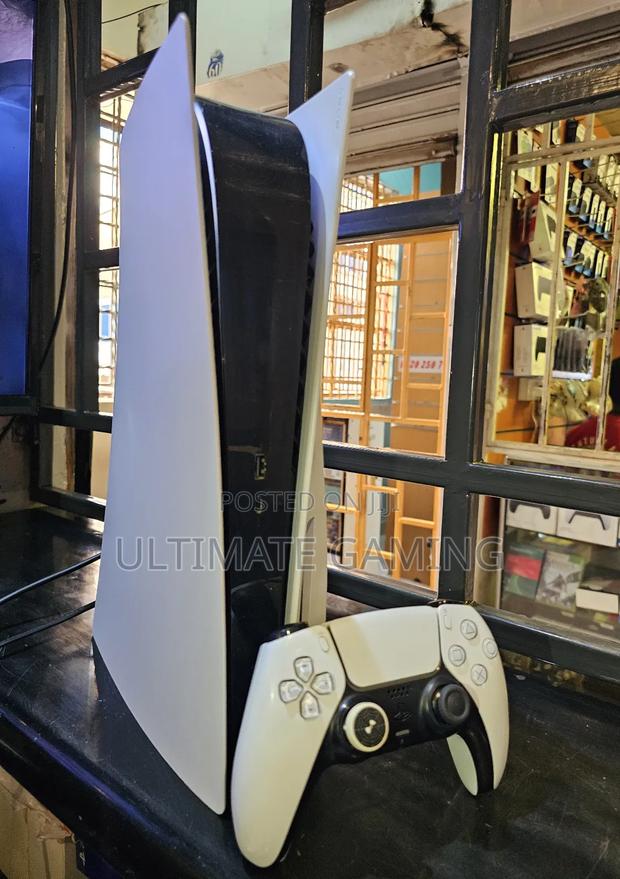 Playstation 5 Standard 825gb - thumbnail 3