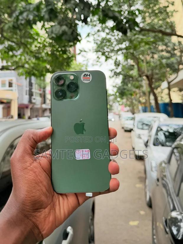 Apple iPhone 11 Pro Max 256 GB Green - main view