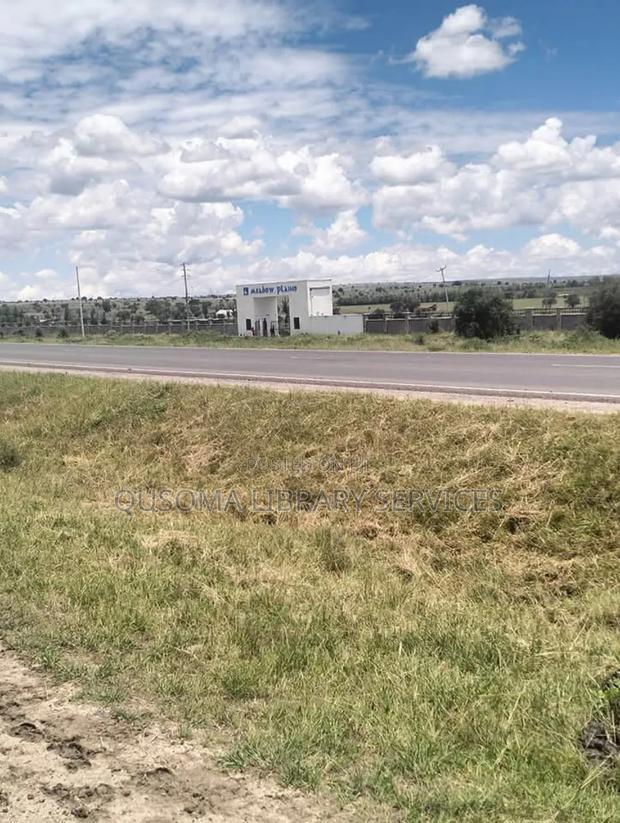 8 Half Isinya Enkirigiri Overlooking the Tarmac - thumbnail 6