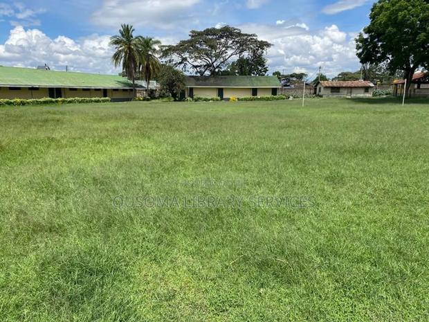 Iconic 2.13-Acre in Nakuru's Explosive Growth Corridor, School + Land - thumbnail 5