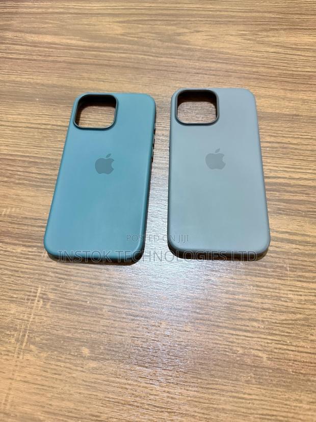 Apple iPhone 16 Pro Max 256 GB Gray - thumbnail 2