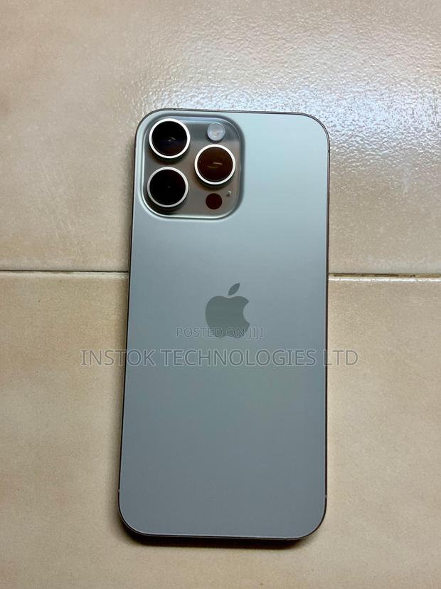 Apple iPhone 16 Pro Max 256 GB Gray - main view