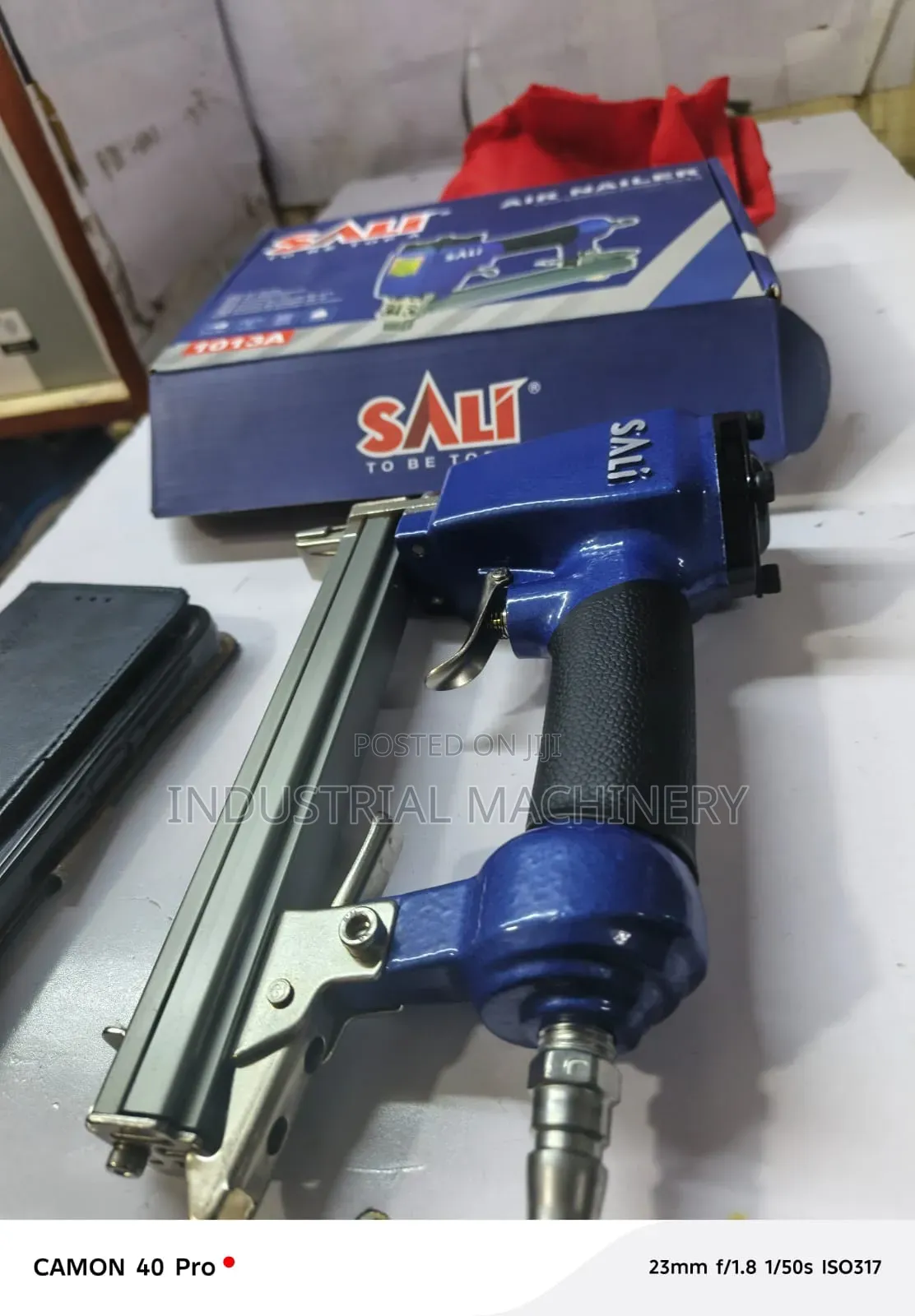 Pneumatic Staple Gun