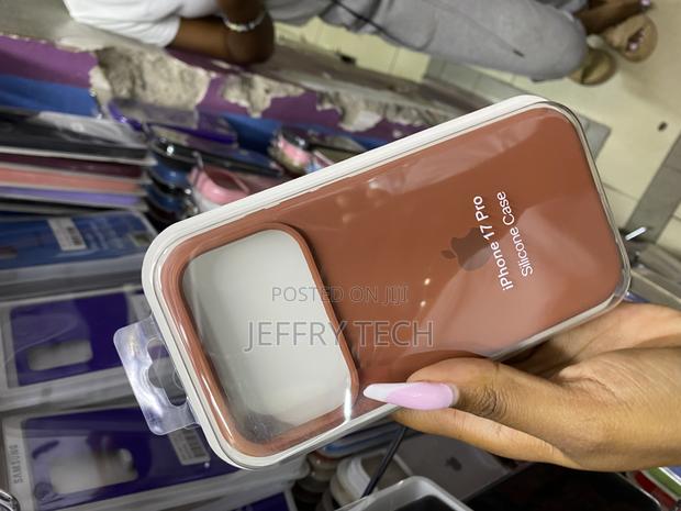 Qawer Apple iPhone 17 Pro Liquid Silicone Back Case - thumbnail 3