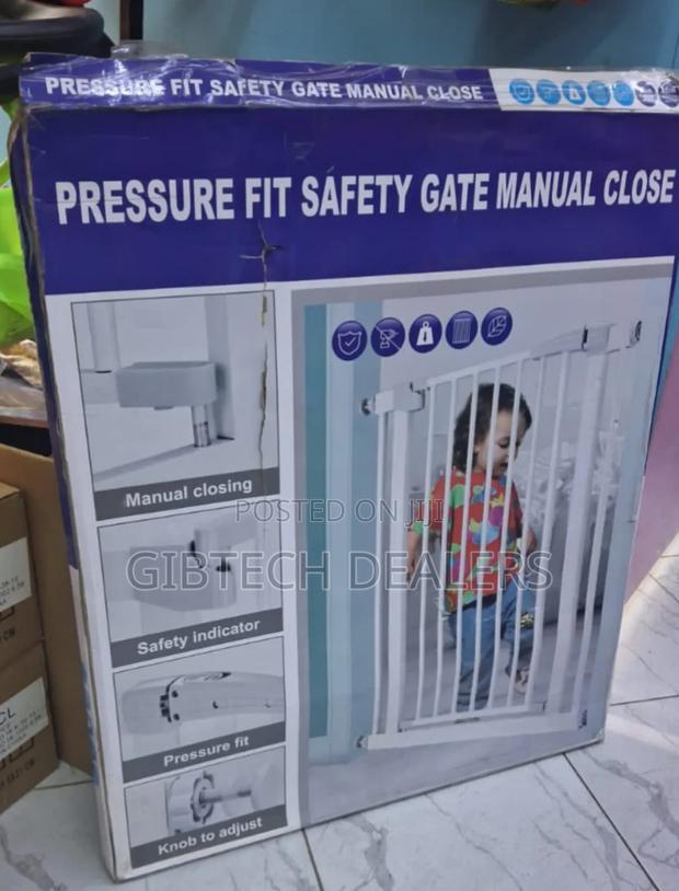 Adjustable Baby Safety Gate - main view