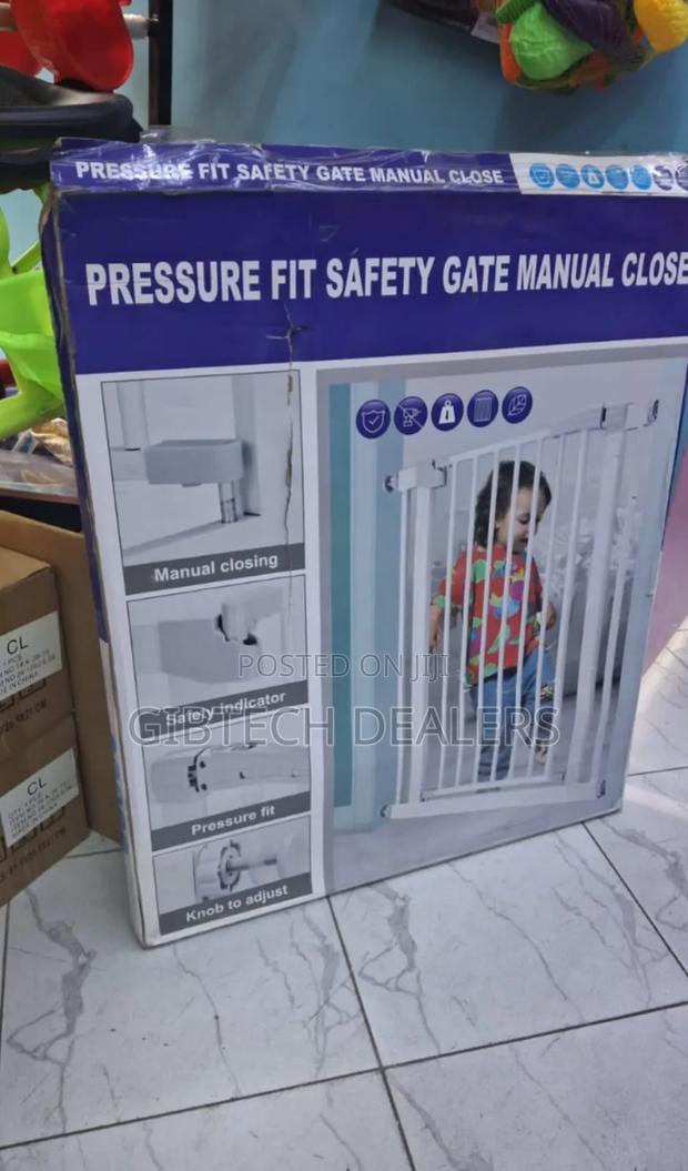 Baby Gate. Adjustable Baby Gate - thumbnail 2