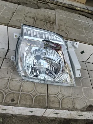Nissan Caravan E25 Headlight