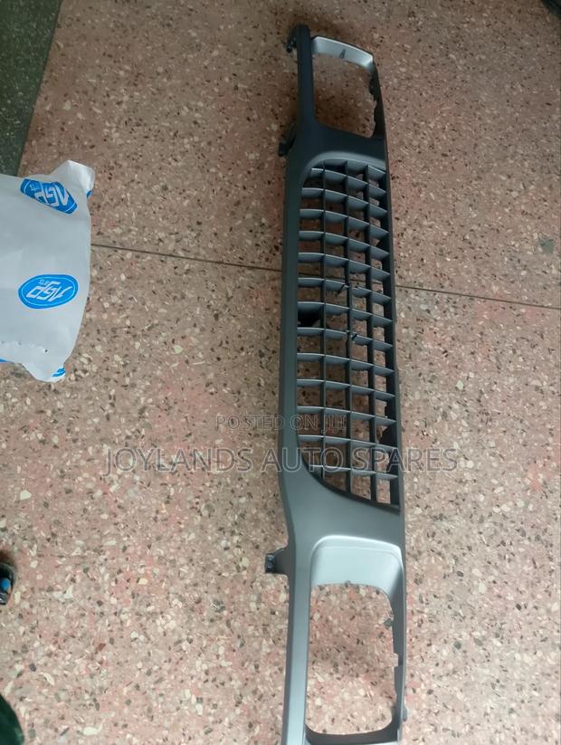 Isuzu Tougher Front Grille (Kah)