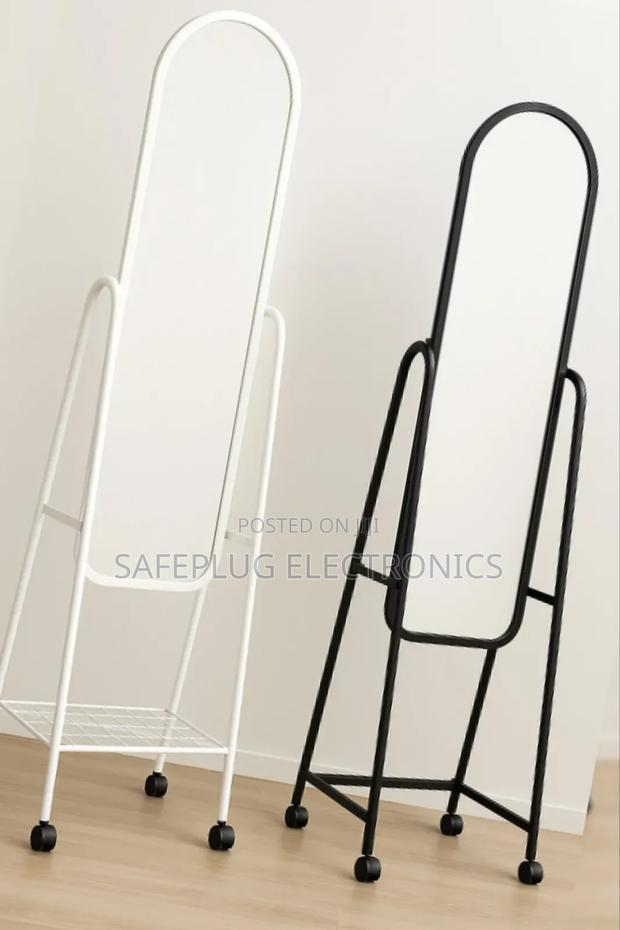 Mirror // Portable Makeup Mirror With Wheels - main view