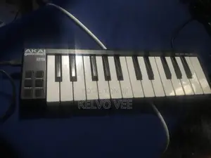 Akai LPK 25