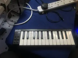 Akai LPK 25