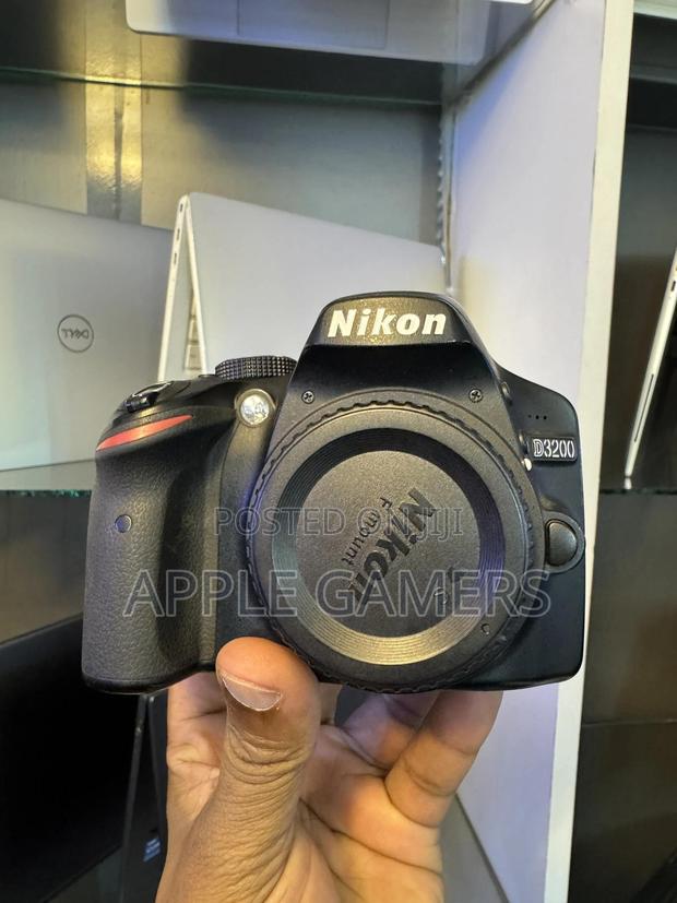 Nikon D3200 - main view