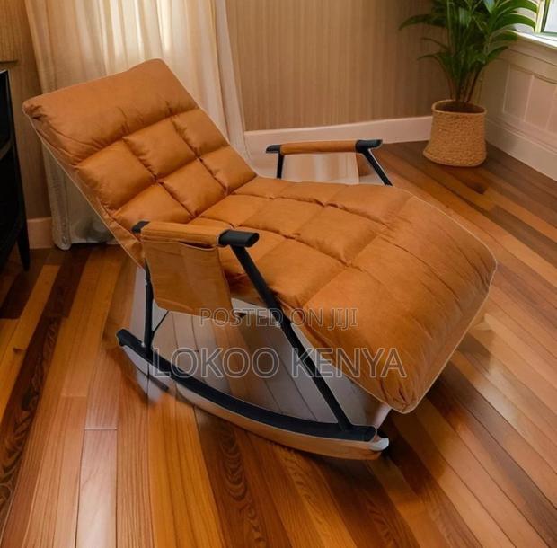 Home Chair : Metallic Cushioned Recliner Chair