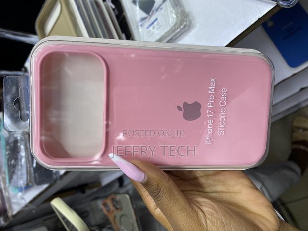 Qwerd iPhone 17 Pro Max Solid Color Silicone Phone Case - main view