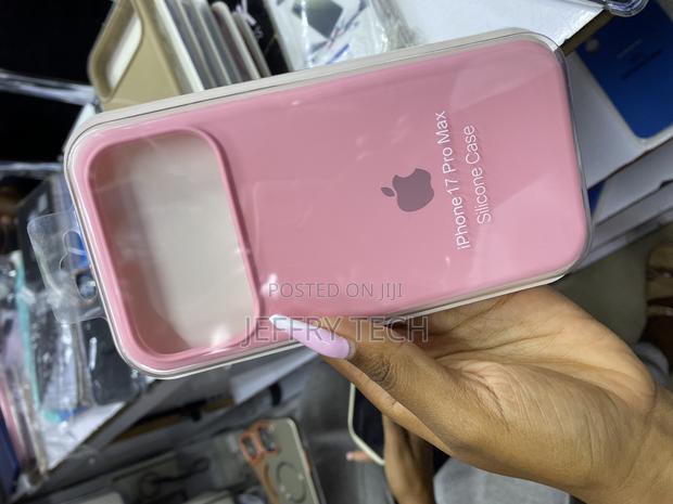 Qwerd iPhone 17 Pro Max Solid Color Silicone Phone Case - thumbnail 2