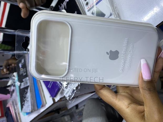 Chasne iPhone 17 Pro Max Solid Color Liquid Silicone Phone Case - main view