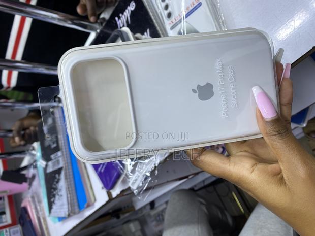 Chasne iPhone 17 Pro Max Solid Color Liquid Silicone Phone Case - thumbnail 2