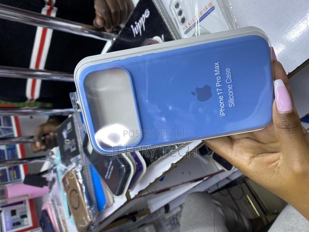 Normy iPhone 17 Pro Max Solid Color Liquid Silicone Phone Case - thumbnail 3