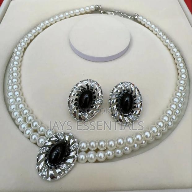 Pearl Necklace and Earrings Set - thumbnail 6
