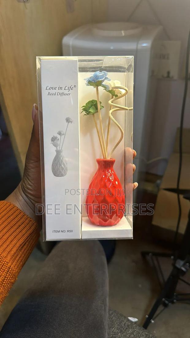 Decorative Flowers Ceramic Vase Reed Diffuser - main view