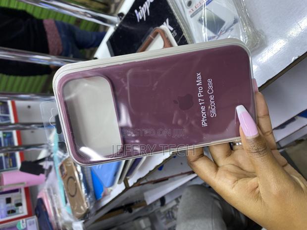 Maxwert iPhone 17 Pro Max Solid Color Liquid Silicone Phone Case - thumbnail 3