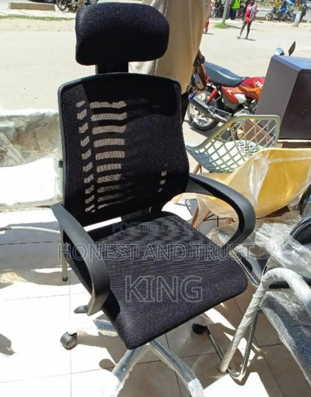 Managerial Chair With Headrest