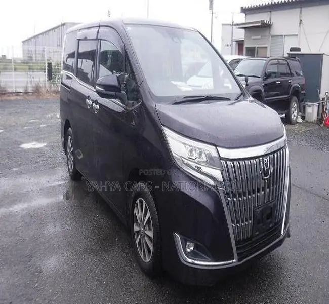 Toyota Esquire 2.0 FWD (8 seater) 2018 Black