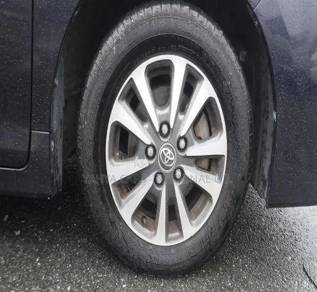 Toyota Esquire 2.0 FWD (8 seater) 2018 Black