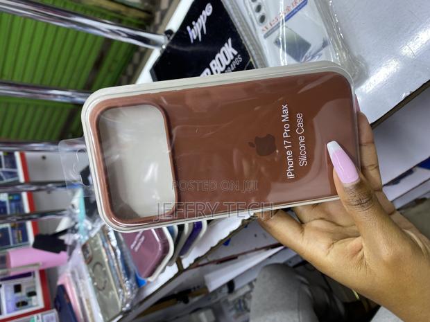 Masert iPhone 17 Pro Max Solid Color Liquid Silicone Phone Case - thumbnail 2