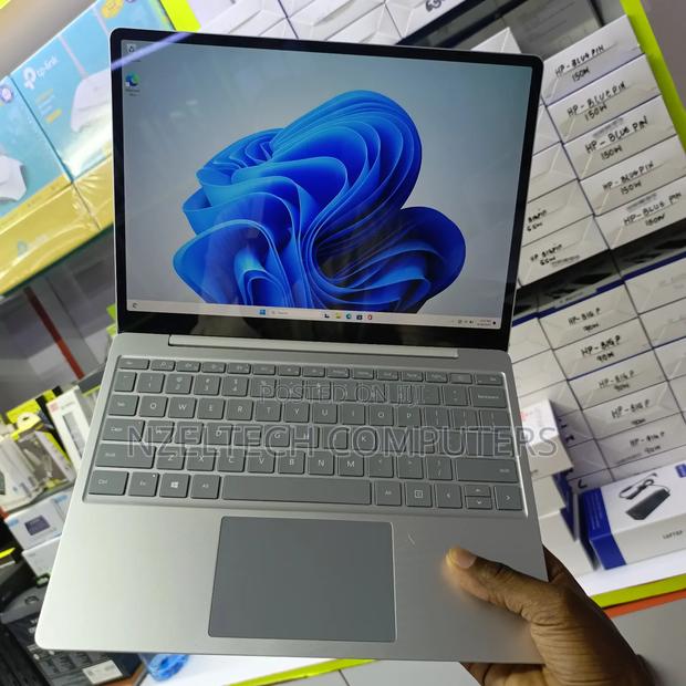 Laptop Microsoft Surface Go 16GB Intel Core I5 SSD 256GB - thumbnail 3