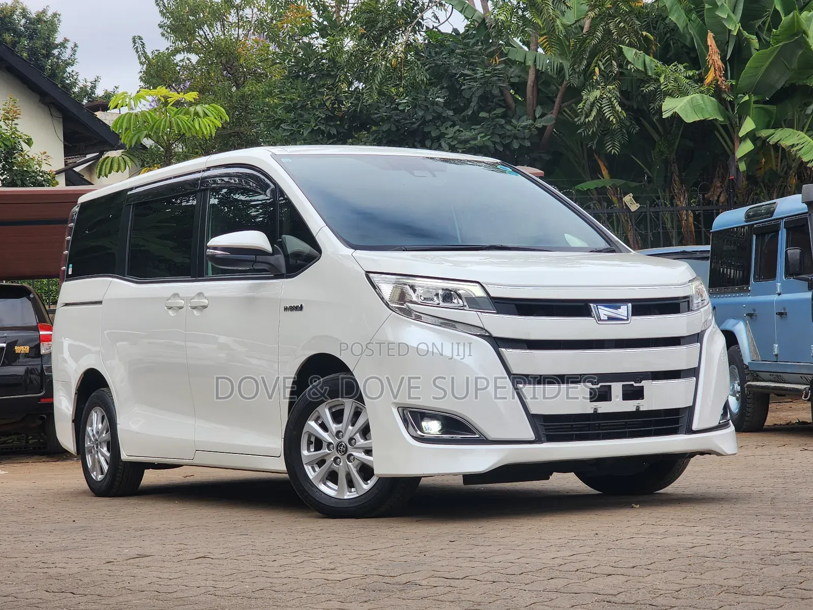 Toyota Noah 2.0 AWD (7 Seater) 2018 White