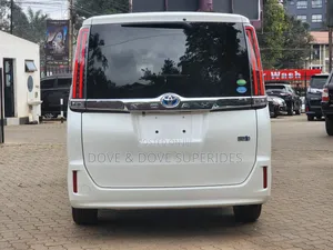 Toyota Noah 2.0 AWD (7 Seater) 2018 White