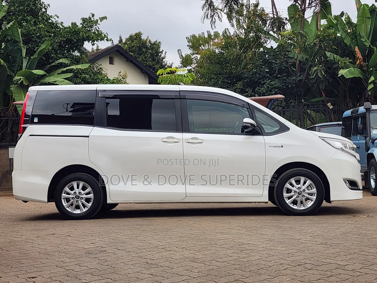 Toyota Noah 2.0 AWD (7 Seater) 2018 White