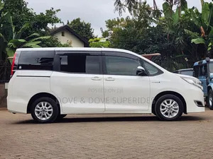 Toyota Noah 2.0 AWD (7 Seater) 2018 White
