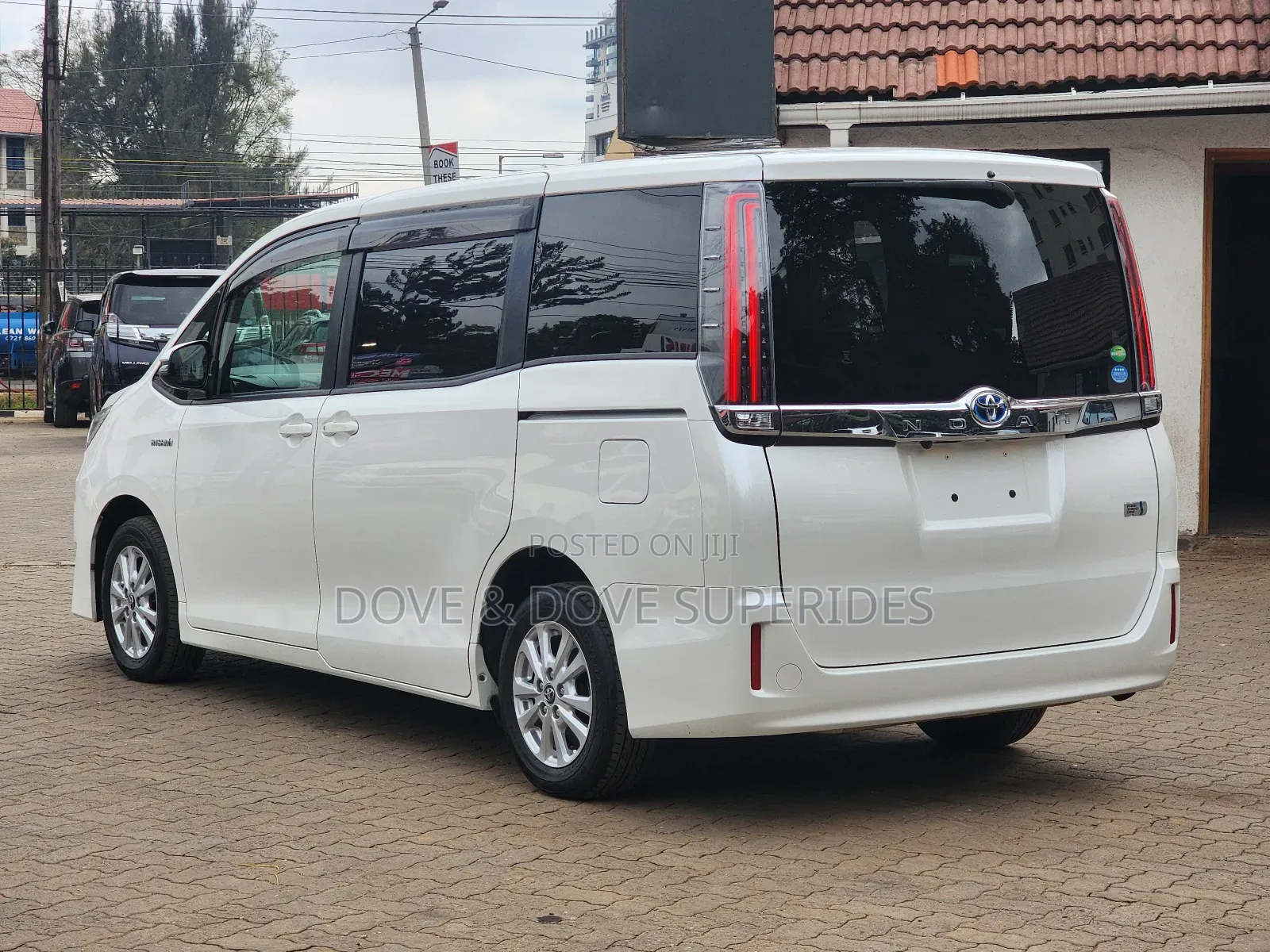 Toyota Noah 2.0 AWD (7 Seater) 2018 White