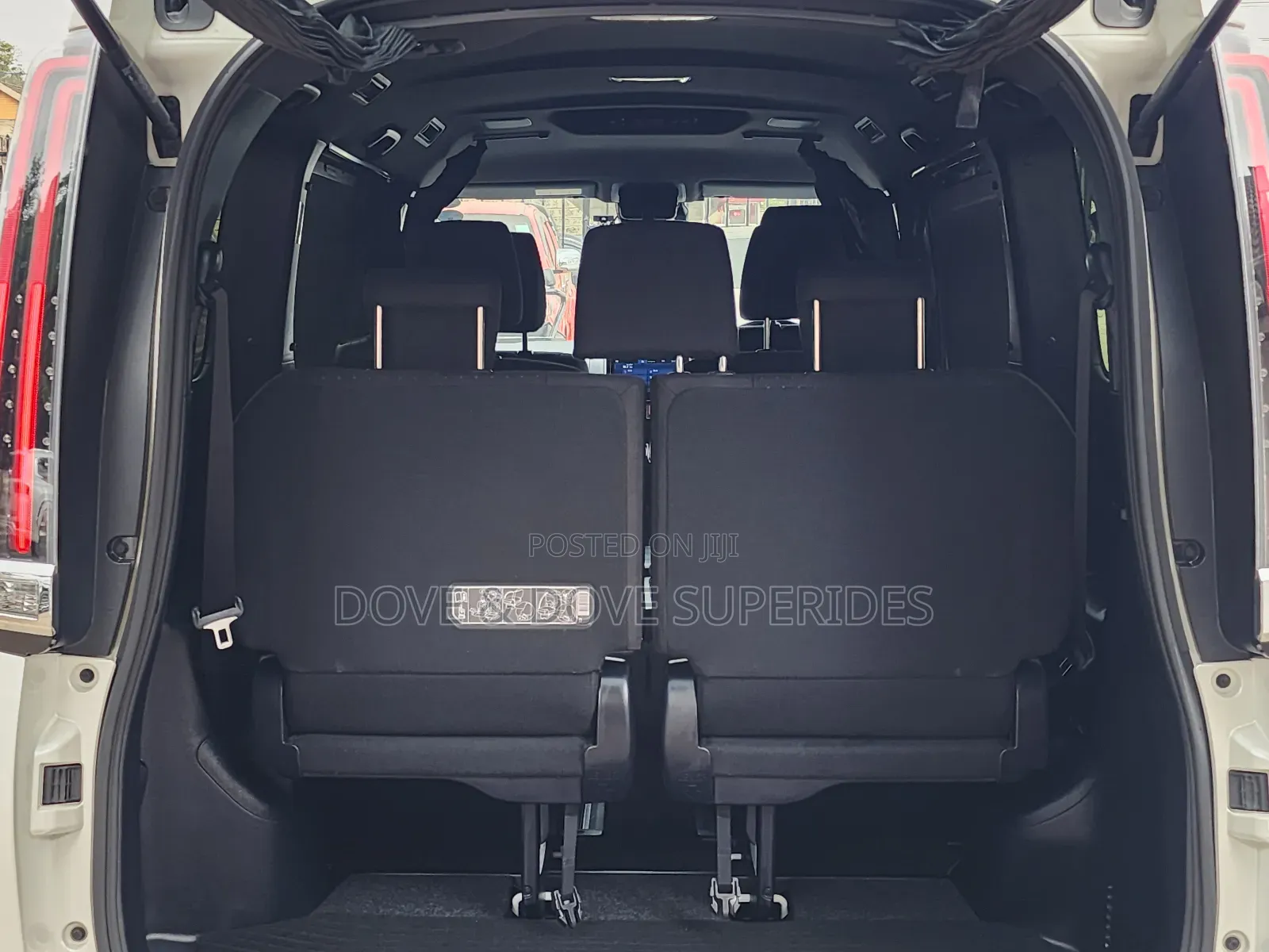 Toyota Noah 2.0 AWD (7 Seater) 2018 White