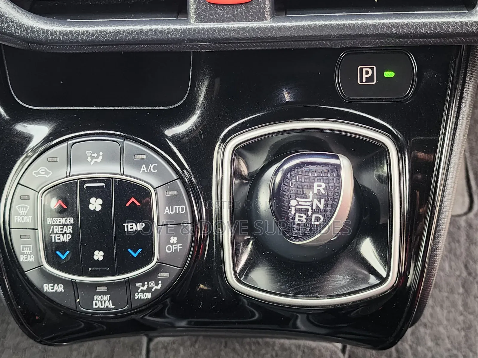 Toyota Noah 2.0 AWD (7 Seater) 2018 White