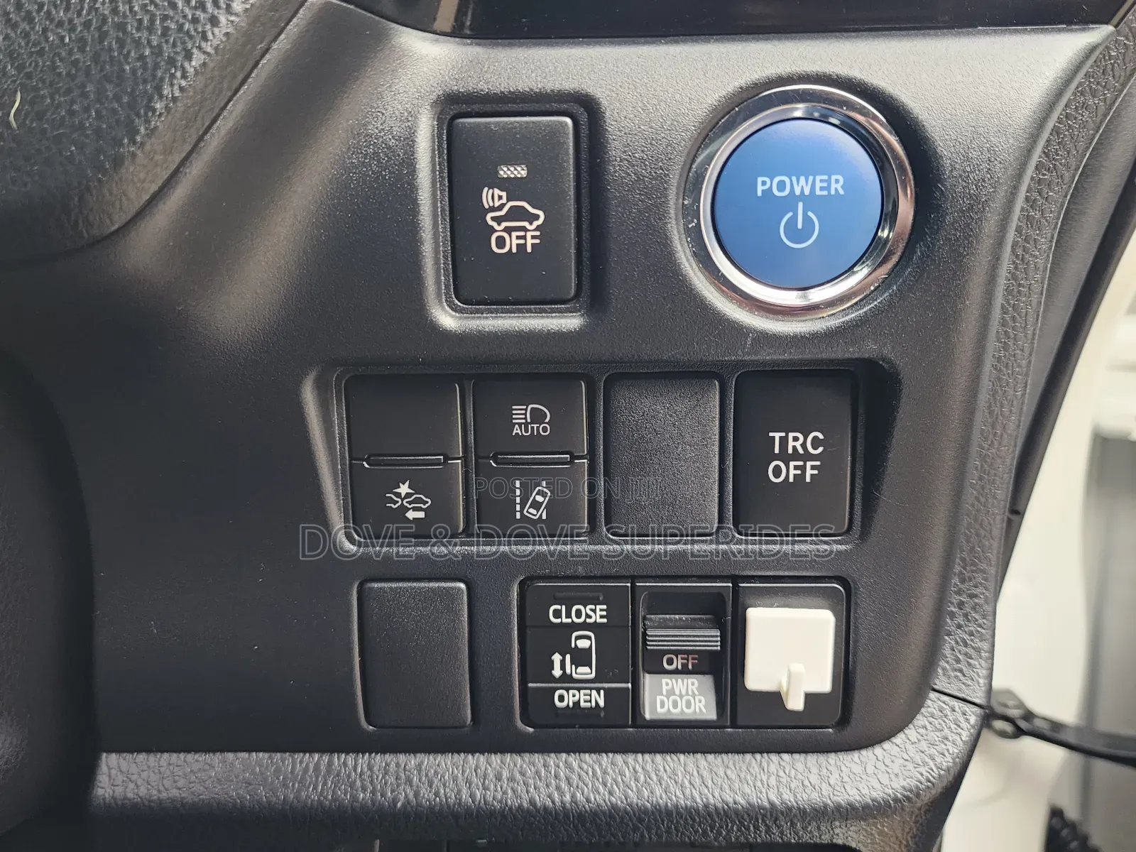 Toyota Noah 2.0 AWD (7 Seater) 2018 White