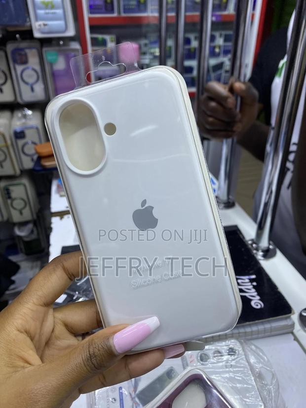 Munbfer iPhone 17 Solid Color Liquid Silicone Phone Case - thumbnail 2