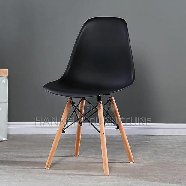Black Lounge Chair