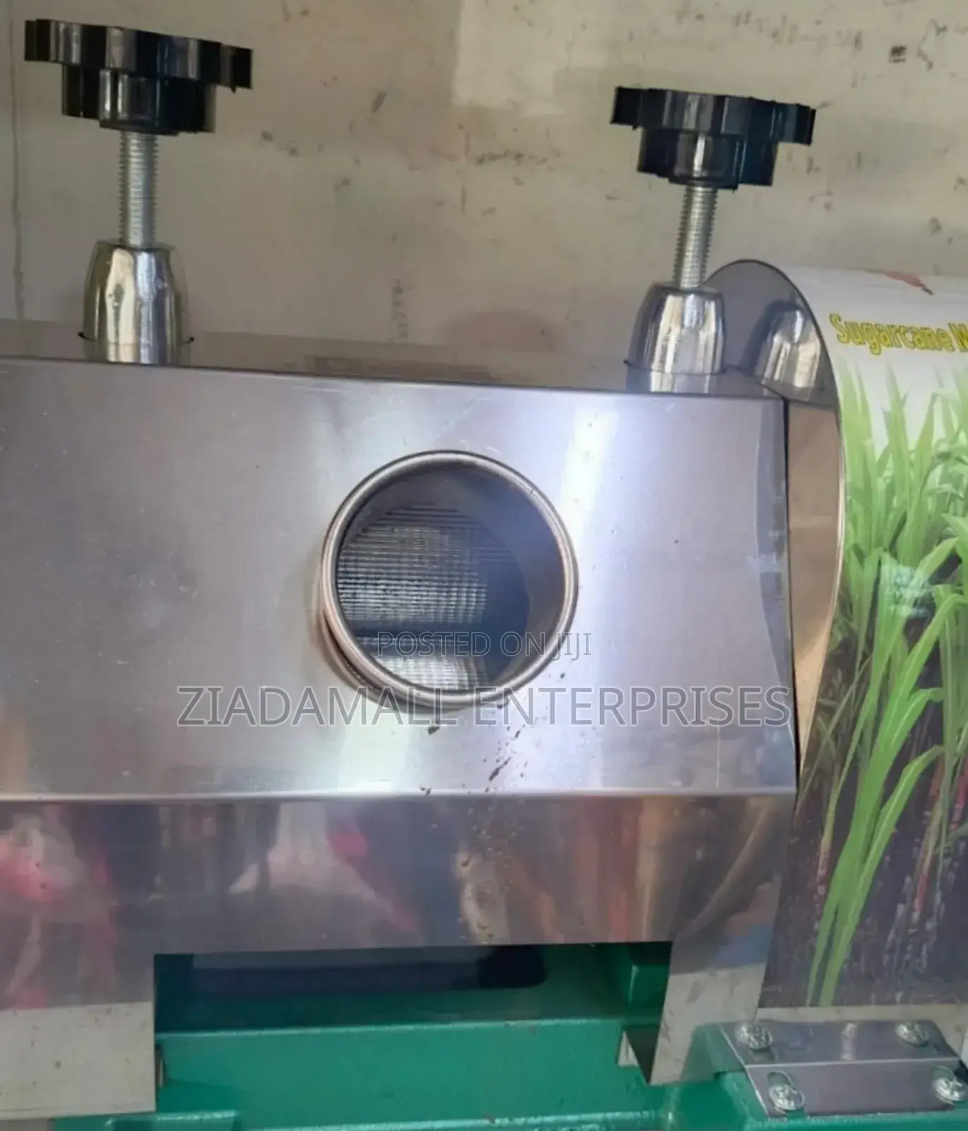 Electric Sugarcane Juice Extractor With Automatic Feeding