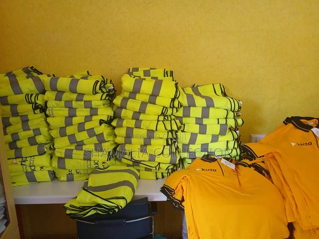 Yellow Collar Black Branded Polo - thumbnail 3