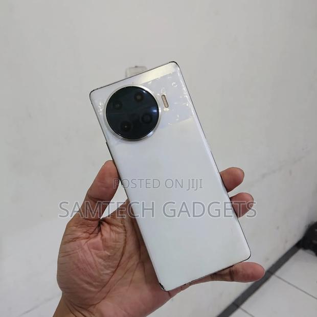 Tecno Spark 20 Pro Plus 256 GB Silver - main view