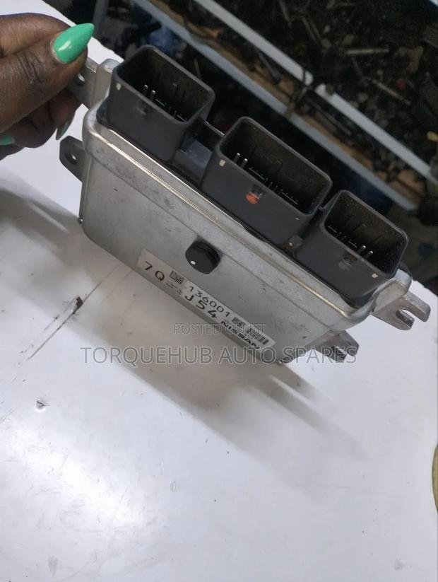 Engine Control Unit Nissan Caravan - thumbnail 2