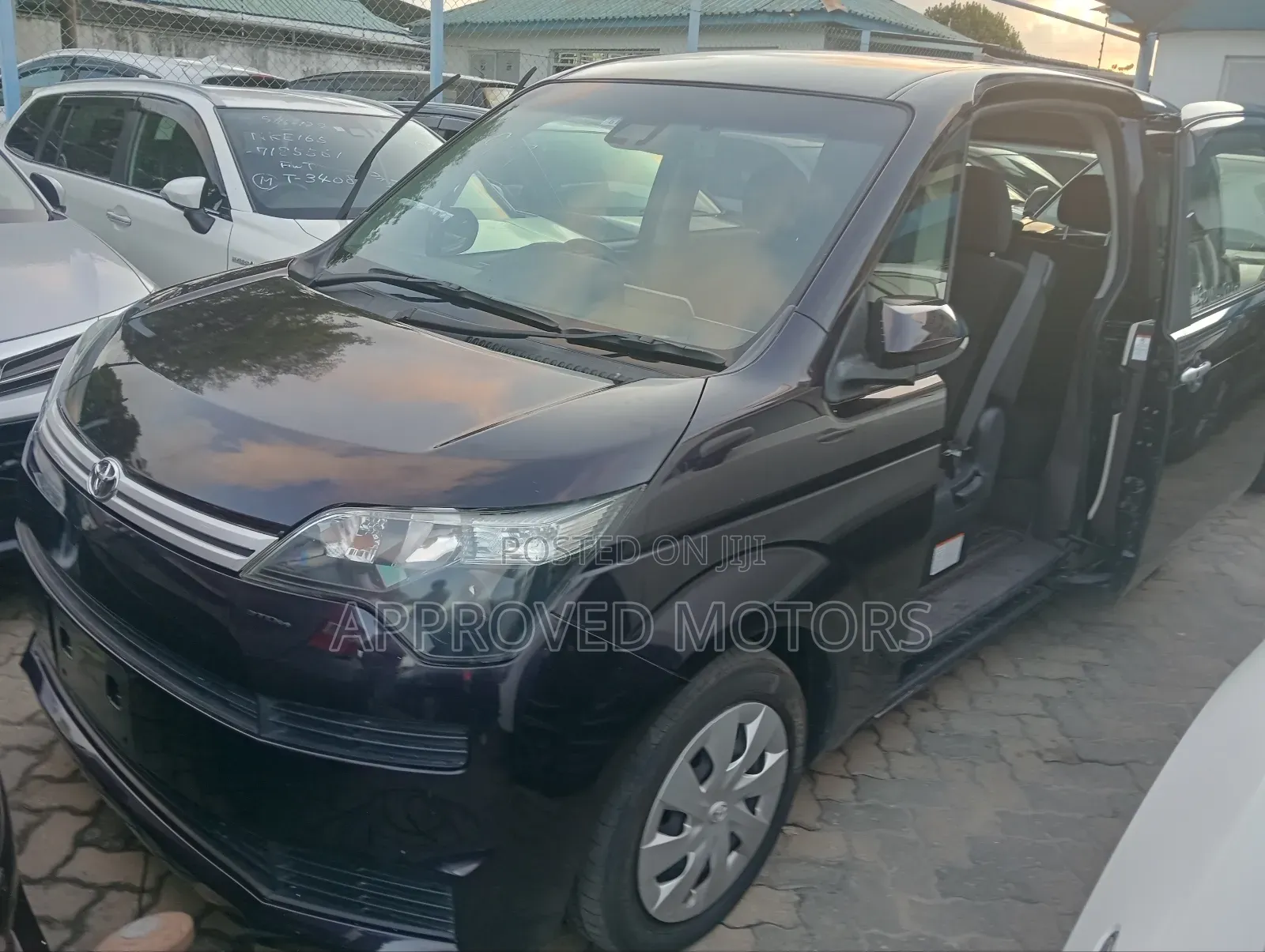 Toyota Spade 2018 Purple