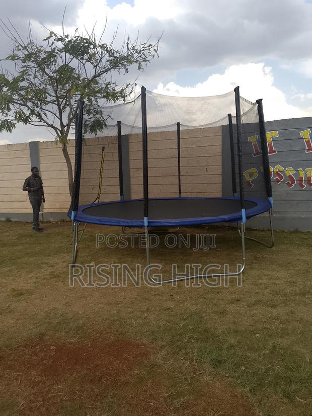12ft Round Trampoline With Safety Net Ladder