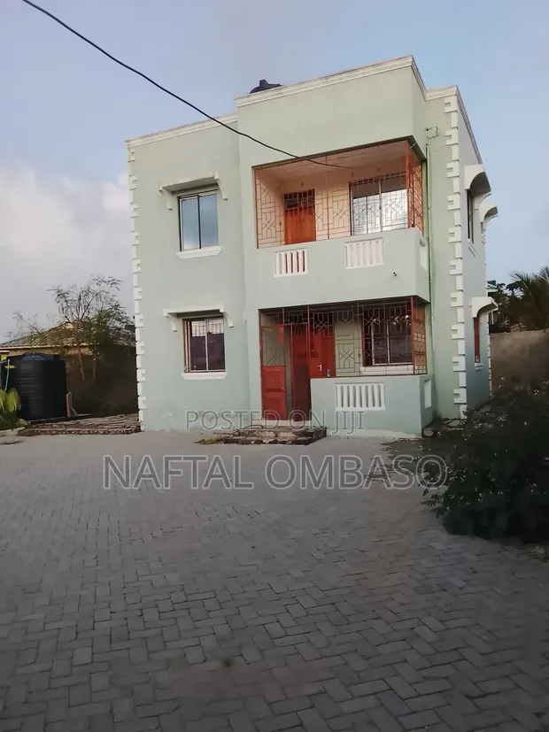 5bdrm Mansion in Ugatuzi Lane 9, Kiembeni for rent